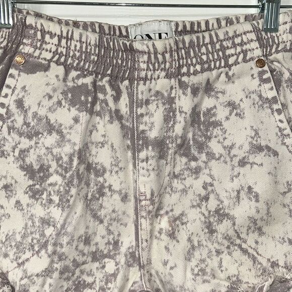 One Teaspoon Tye Dye Gray & White Elastic Waist Shorts(Size 26) - Picture 6 of 8